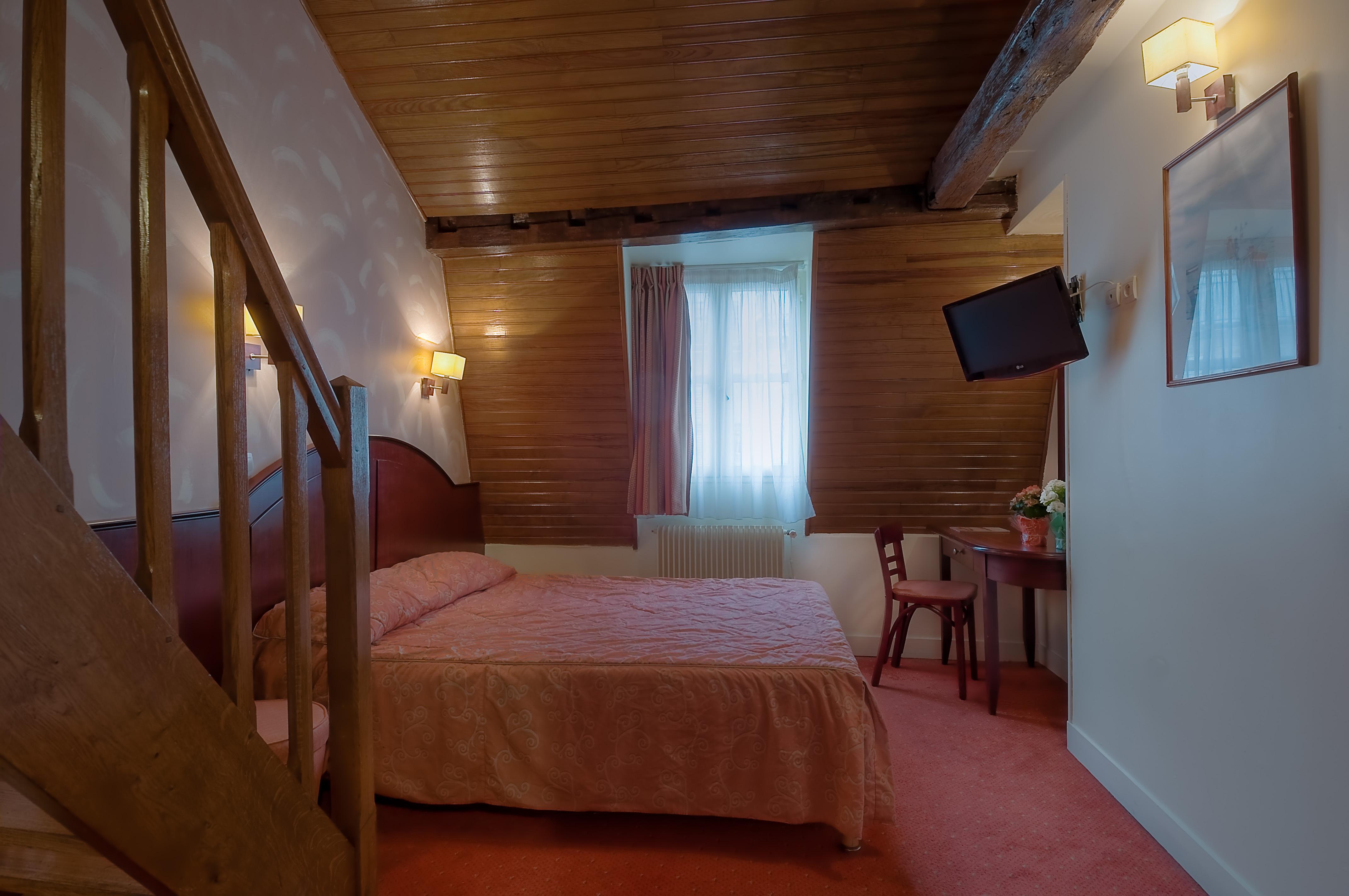 Le Faubourg Opera 2*