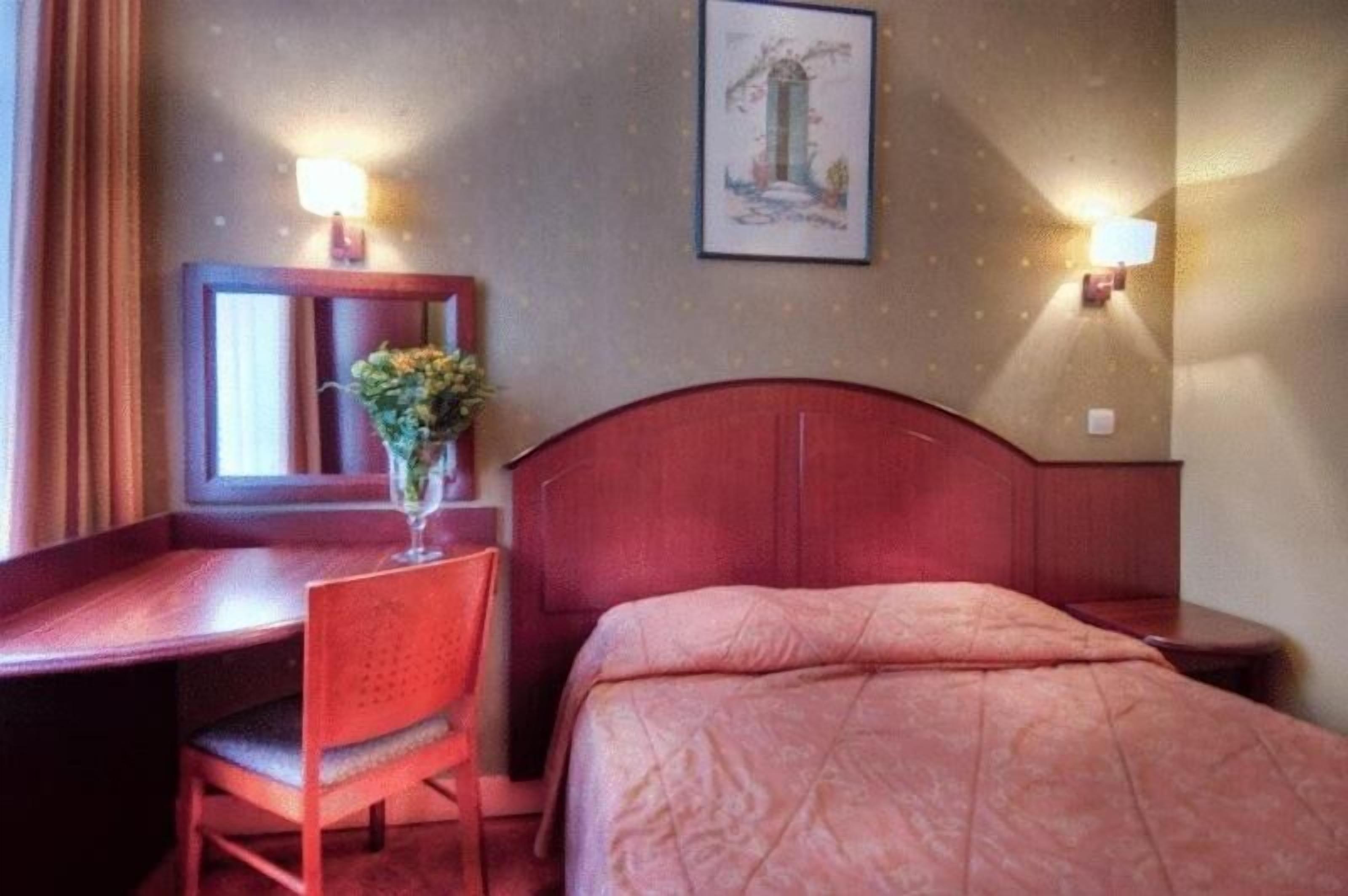 Le Faubourg Opera Hotel 2*