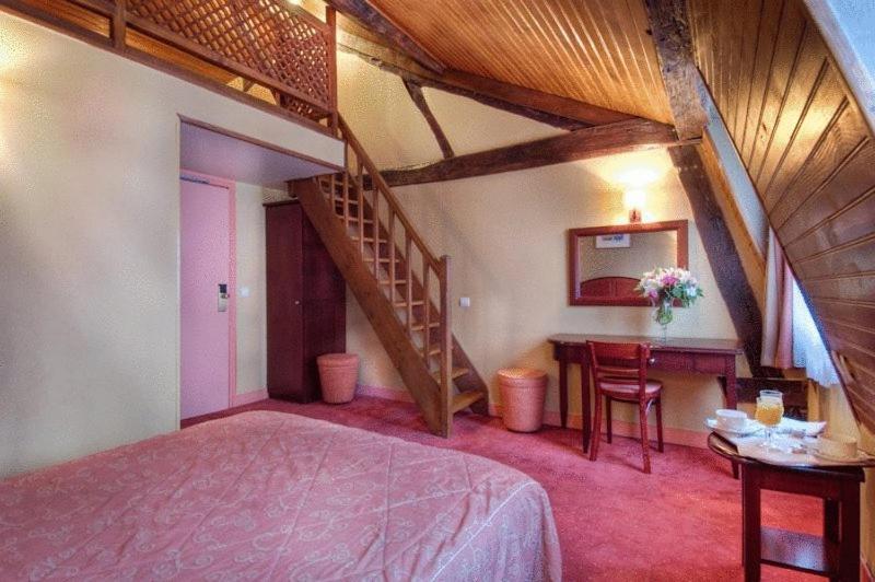 Le Faubourg Opera Hotel