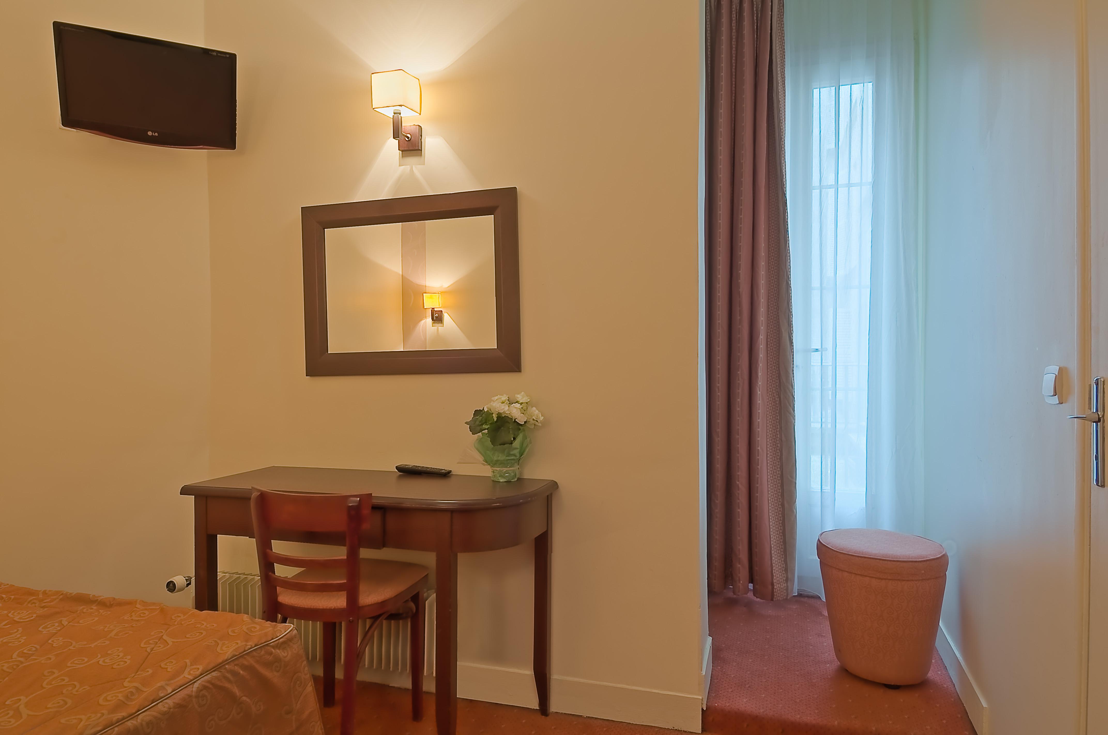 Le Faubourg Opera Paris