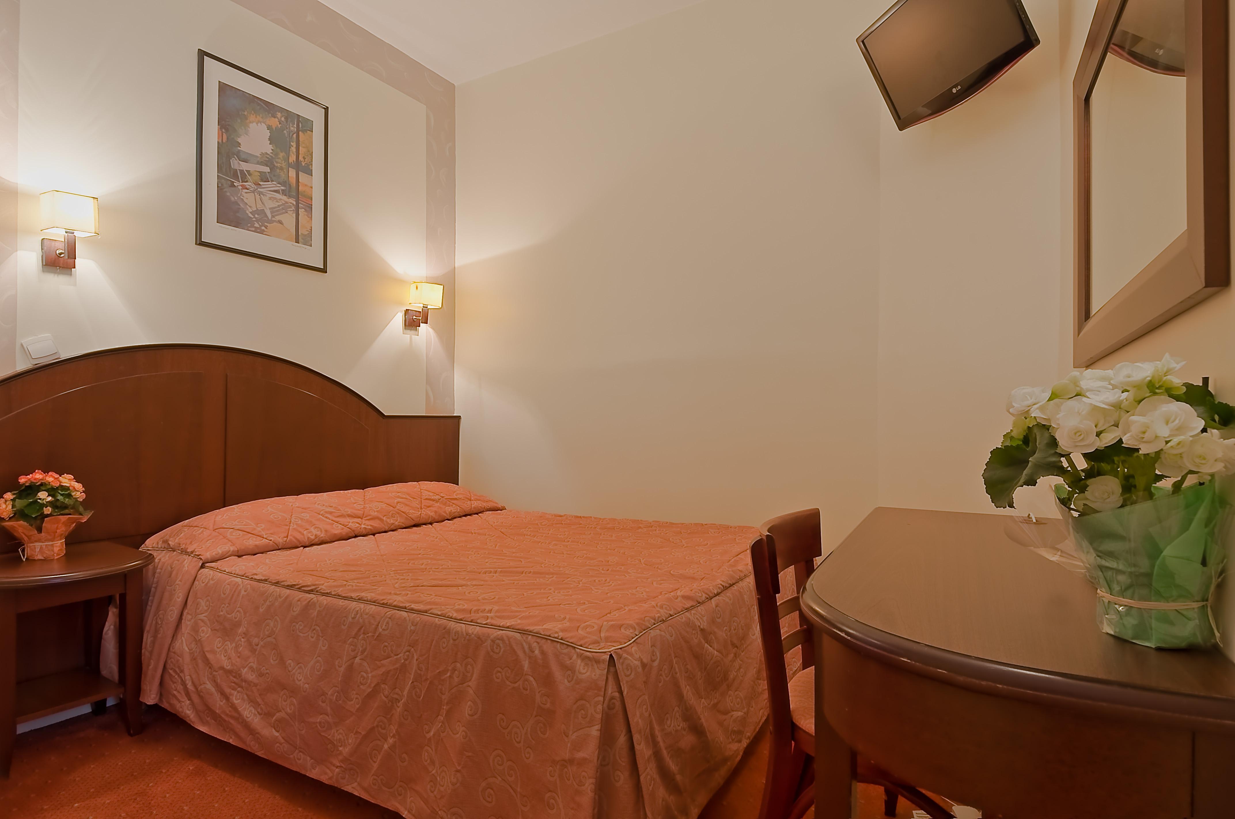 Le Faubourg Opera Hotel 2*